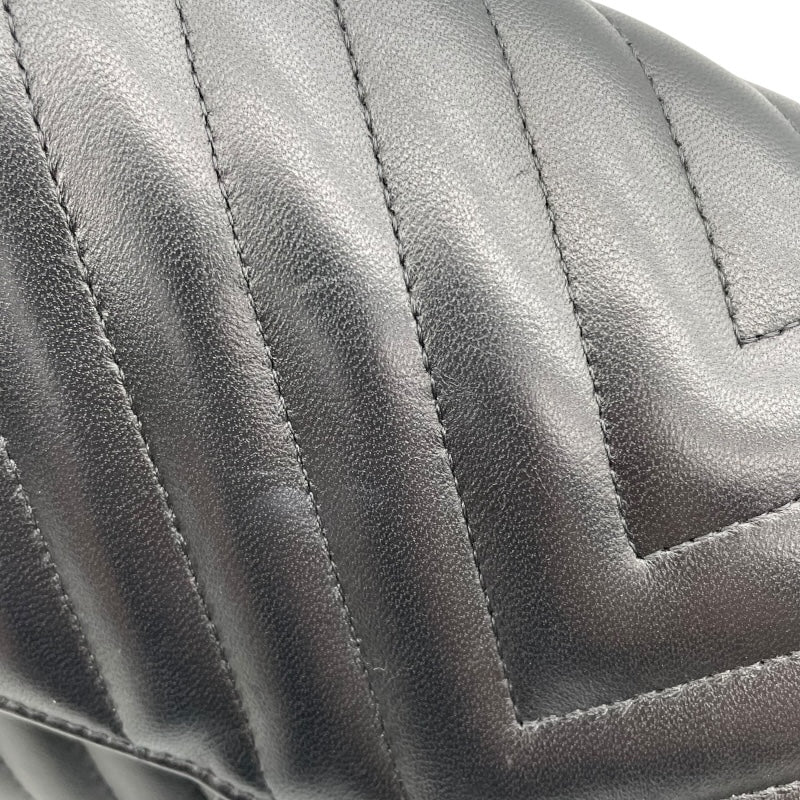 シャネル CHANEL Vステッチ チェーン ショルダー A01166 30番台 ブラック　シルバー金具 ラムスキン レディース ショルダーバッグ
