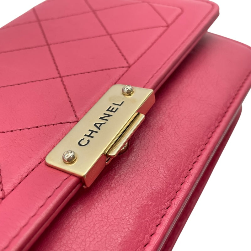 シャネル CHANEL チェンウォレット 24番台 ピンク GD金具 カーフ レディース ショルダーバッグ