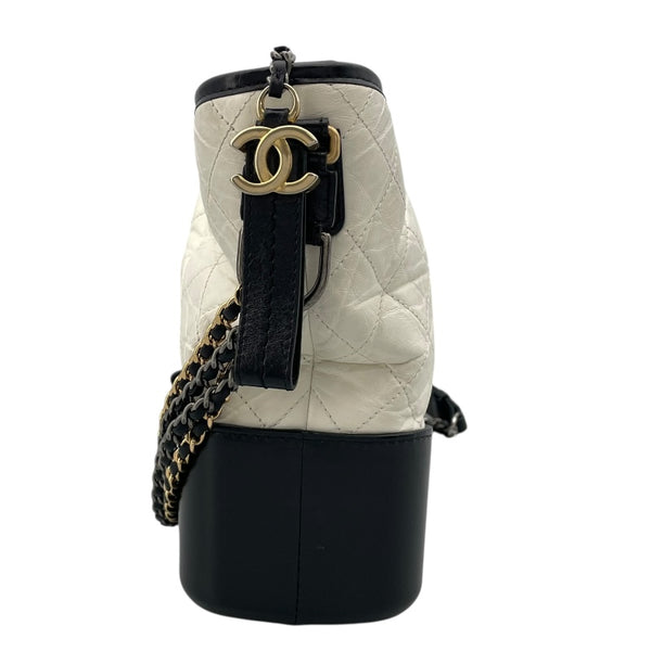 シャネル CHANEL ガブリエル ミディアム A93824 26番台 ホワイト ブラック  SV金具 GD金具 カーフレザー レディース ショルダーバッグ