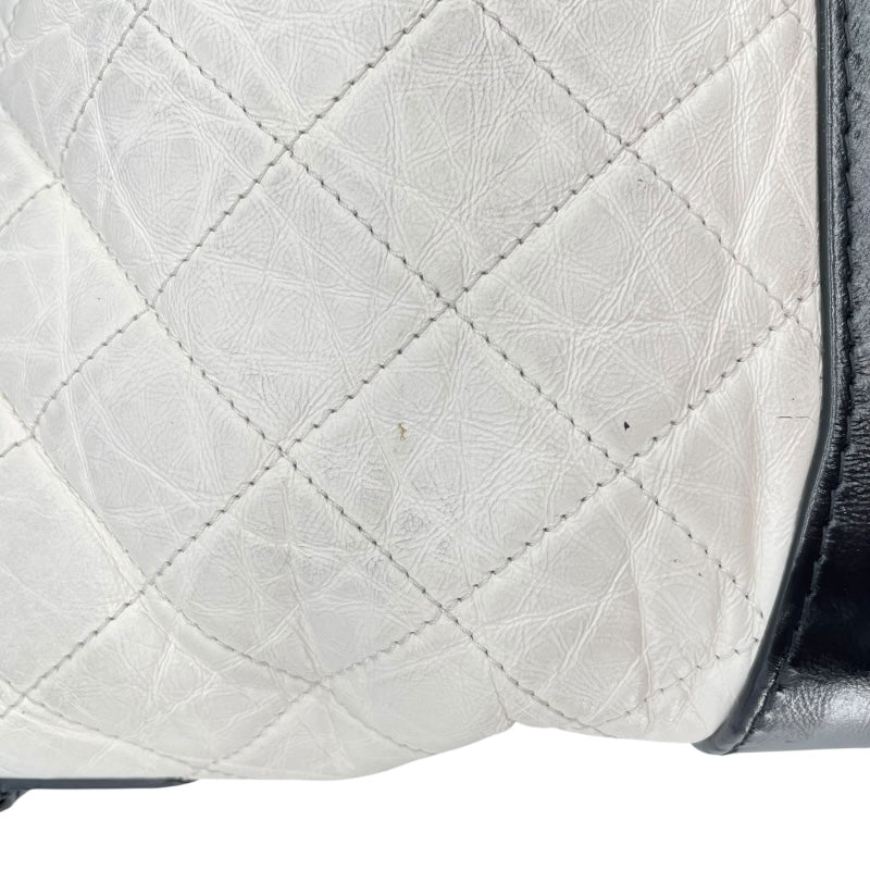 シャネル CHANEL ガブリエル ミディアム A93824 26番台 ホワイト ブラック  SV金具 GD金具 カーフレザー レディース ショルダーバッグ
