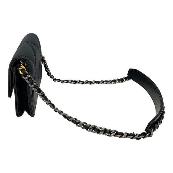 シャネル CHANEL CHANEL19　チェーンクラッチバッグ AP2522 31番台 ブラック GD・SV金具 ラムスキン レディース クラッチバッグ
