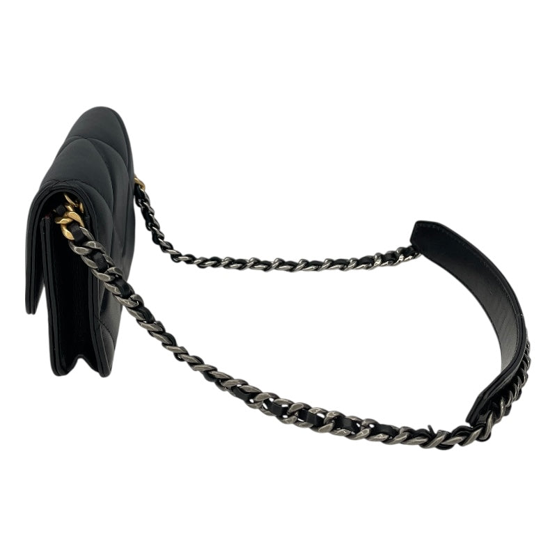 シャネル CHANEL CHANEL19　チェーンクラッチバッグ AP2522 31番台 ブラック GD・SV金具 ラムスキン レディース クラッチバッグ