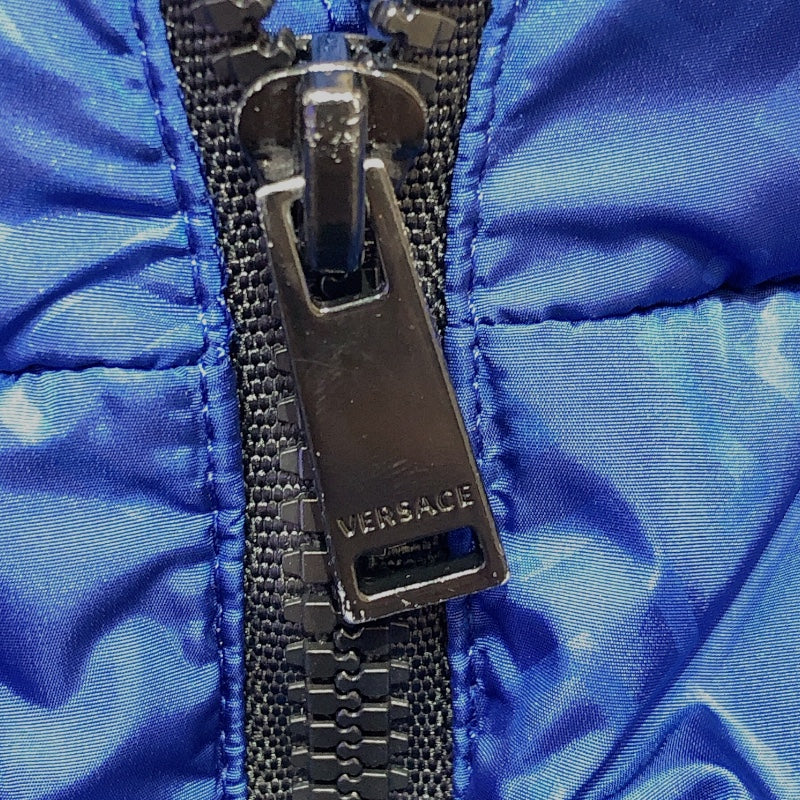 ヴェルサーチ VERSACE 2WAYロゴ総柄ダウンジャケット 2022年 1002749 ブルー ナイロン メンズ ダウンジャケット