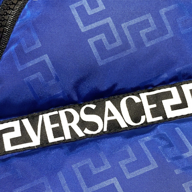 ヴェルサーチ VERSACE 2WAYロゴ総柄ダウンジャケット 2022年 1002749 ブルー ナイロン メンズ ダウンジャケット
