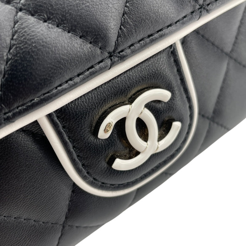 シャネル CHANEL チェーンクラッチ AP4516 ブラックxホワイト GD金具 ラム レディース ショルダーバッグ
