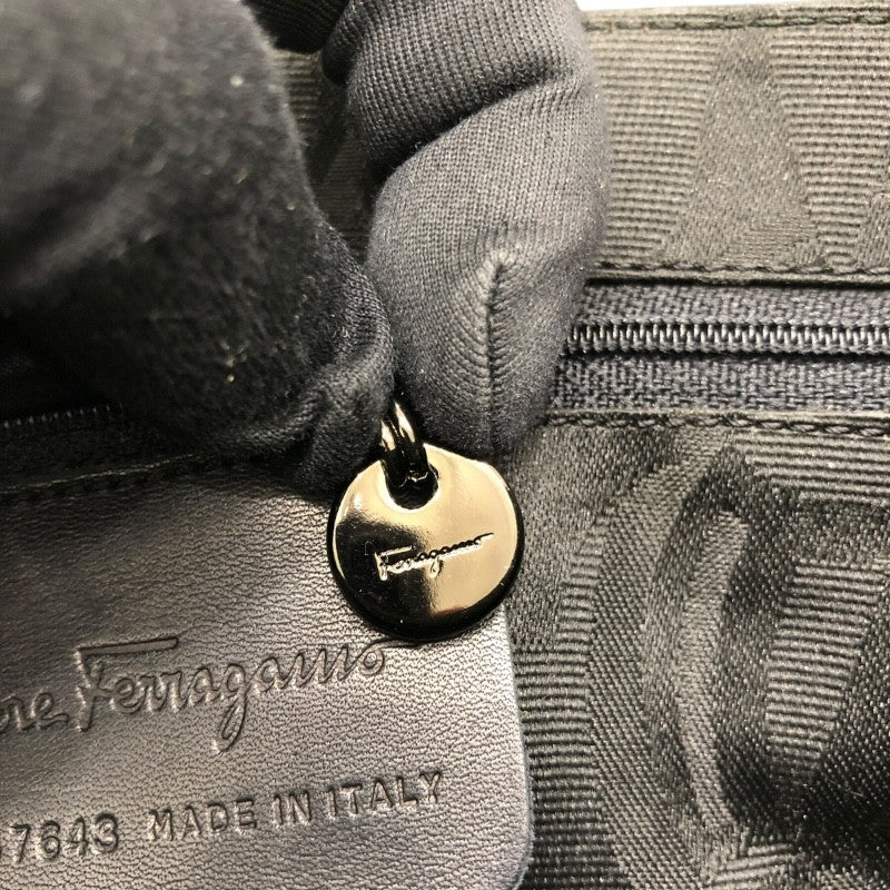 サルヴァトーレ・フェラガモ Salvatore Ferragamo ヴァラ セミショルダー バッグ 217643 ブラック×SV金具 スウェード レディース ショルダーバッグ