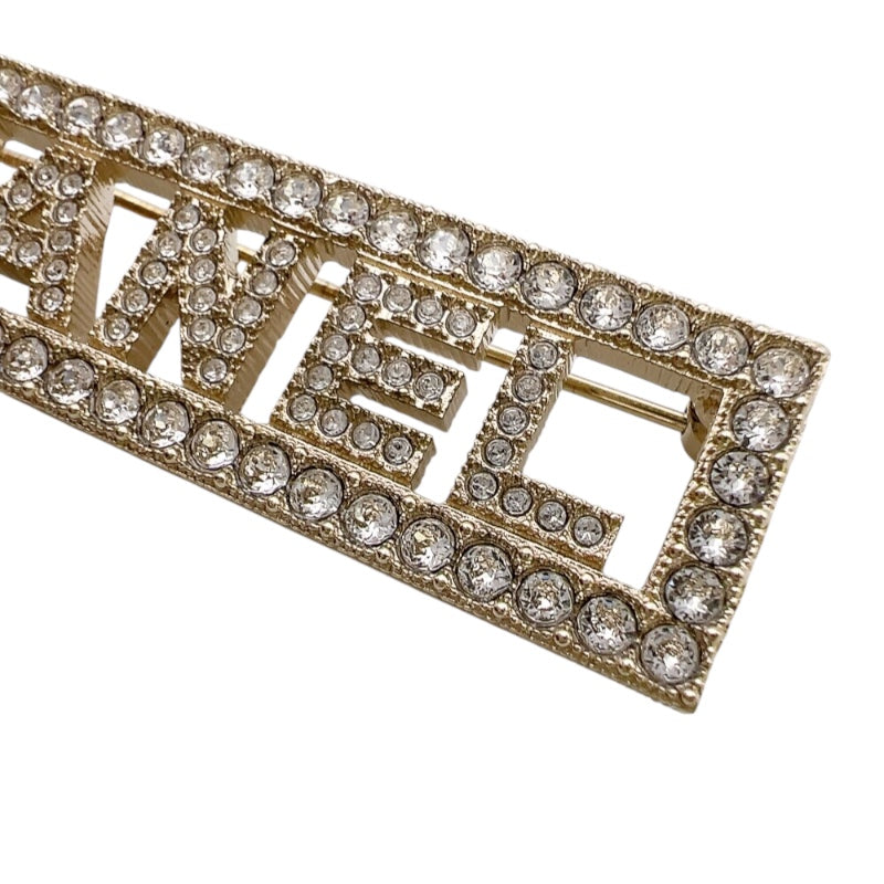 シャネル CHANEL ロゴ ブローチ ゴールド メタル・ストラス レディース ブローチ