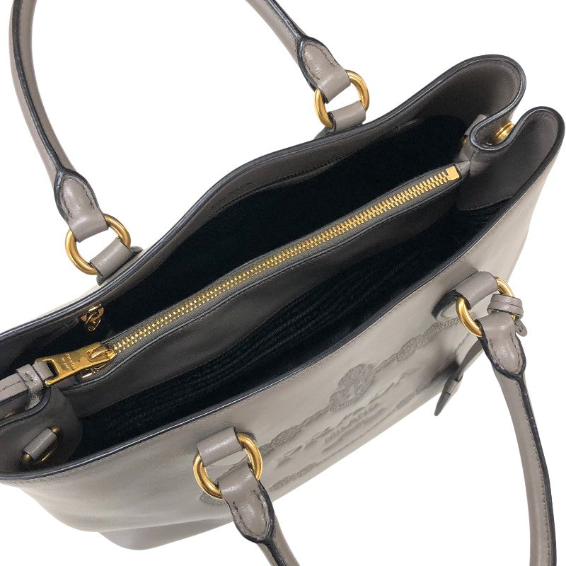 プラダ PRADA エンボスロゴ ハンドバッグ 1BA579 グレージュ ゴールド金具 グレースカーフ レディース トートバッグ