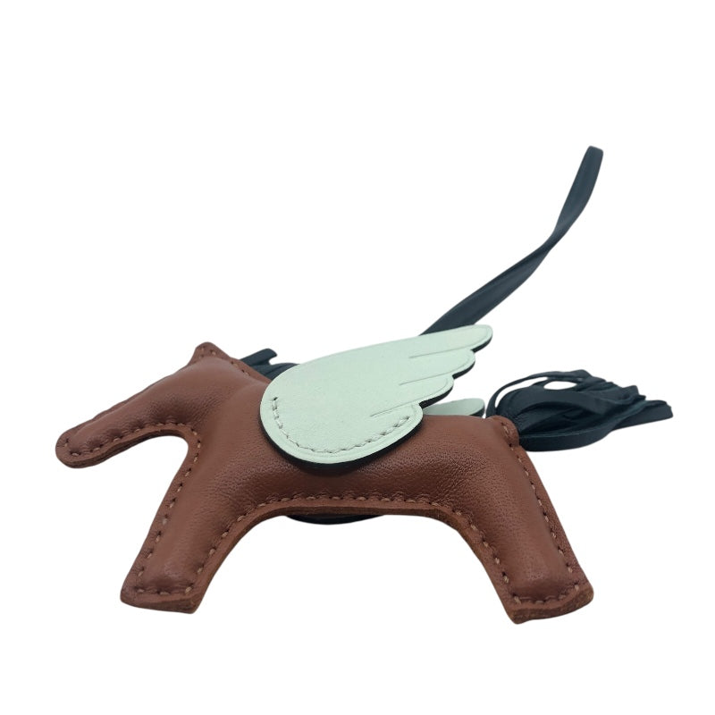 エルメス HERMES ロデオペガサスPM U刻 ゴールドxヴェールフィズxヴェールシプレス アニョーミロ レディース チャーム