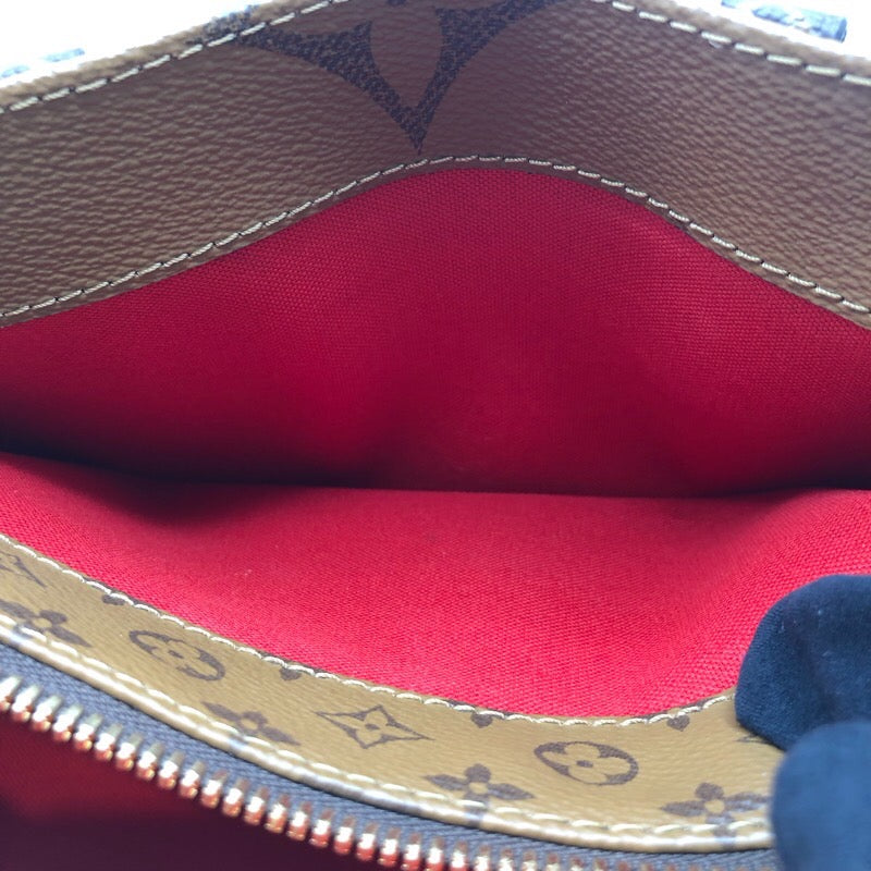 ルイ・ヴィトン LOUIS VUITTON オンザゴーEW M46653 ブラウン モノグラム・ジャイアント・リバース レディース ショルダーバッグ