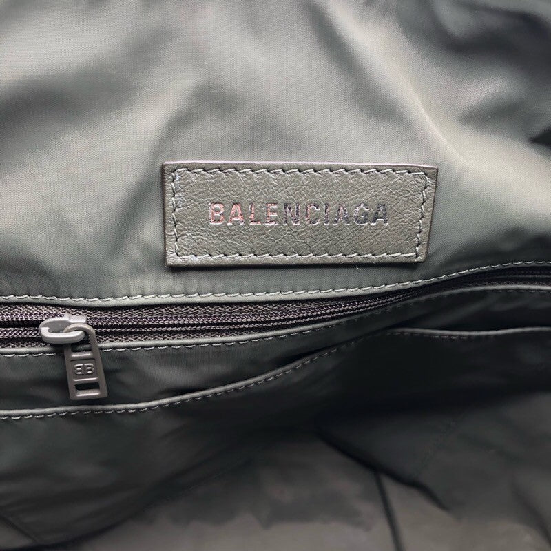 バレンシアガ BALENCIAGA アーミートートM 644040 カーキ ナイロン メンズ ハンドバッグ