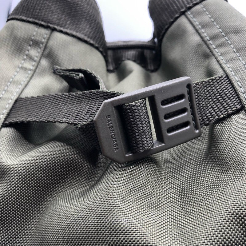 バレンシアガ BALENCIAGA アーミートートM 644040 カーキ ナイロン メンズ ハンドバッグ