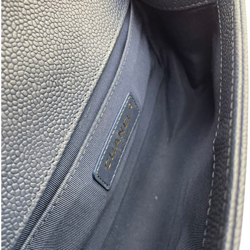 シャネル CHANEL ボーイシャネル20 A67085 28番台 ネイビー　ゴールド金具 キャビアスキン レディース ショルダーバッグ