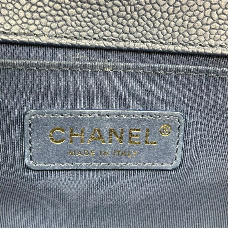 シャネル CHANEL ボーイシャネル20 A67085 28番台 ネイビー　ゴールド金具 キャビアスキン レディース ショルダーバッグ