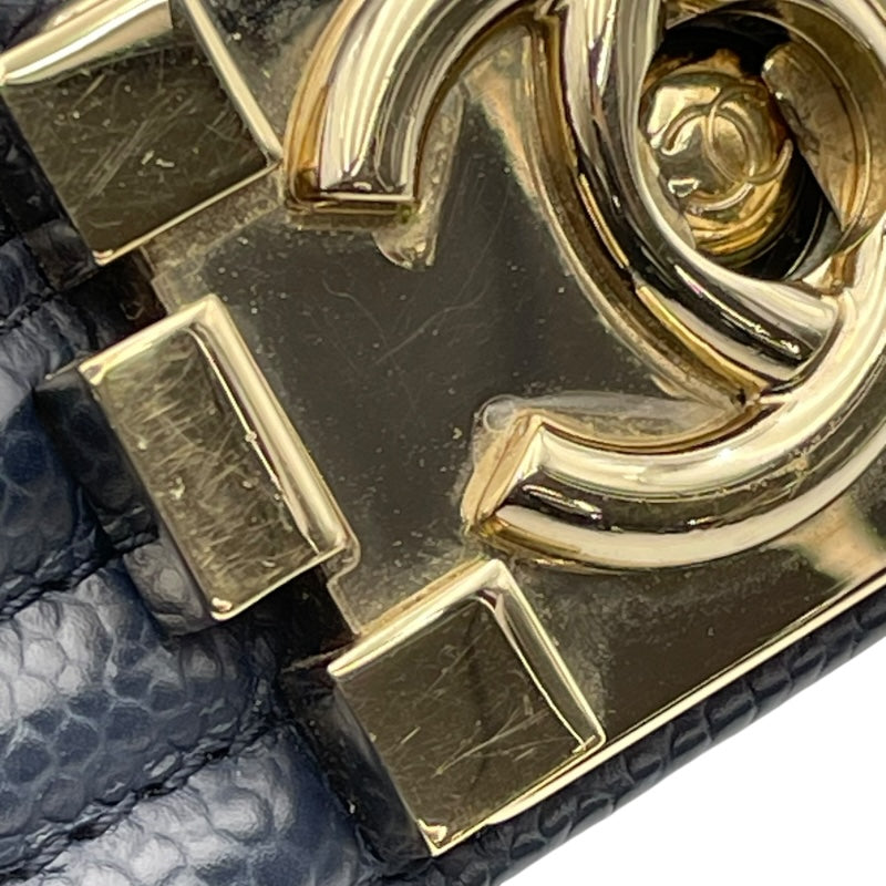 シャネル CHANEL ボーイシャネル20 A67085 28番台 ネイビー　ゴールド金具 キャビアスキン レディース ショルダーバッグ