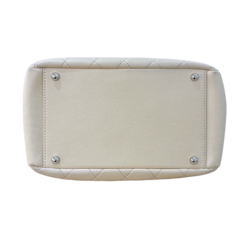 シャネル CHANEL PTTチェーントート A18004 クリーム シルバー金具