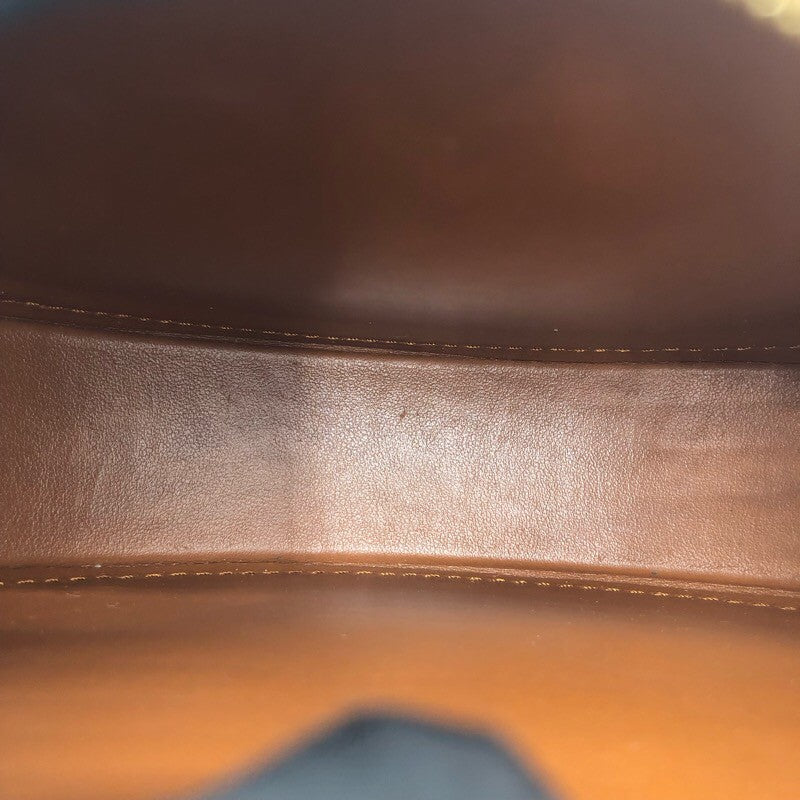 セリーヌ CELINE クロスボディオーバルパースキュイルトリオンフ 10I703 タン スムースカーフ レディース ショルダーバッグ