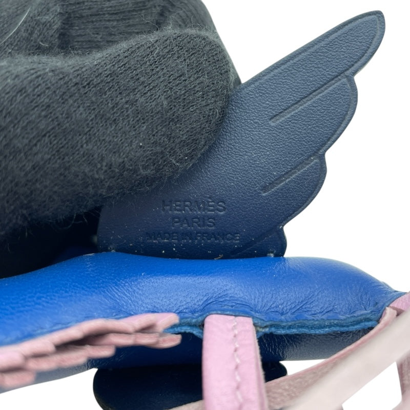 エルメス HERMES ロデオペガサスPM Z刻 ブルーフランスxモーヴシルベストルxブルーサフィール アニョーミロ レディース チャーム