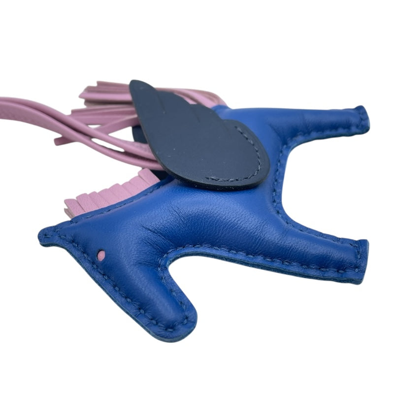 エルメス HERMES ロデオペガサスPM Z刻 ブルーフランスxモーヴシルベストルxブルーサフィール アニョーミロ レディース チャーム