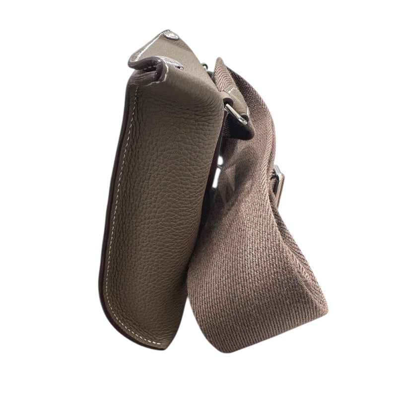 中古 エルメス HERMES ユニセックス ショルダーバッグ エトゥープ トゴ エルメス HERMES ヴィドポッシュ U刻印 エトゥープ トゴ ユニセックス