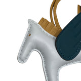 エルメス HERMES ロデオペガサスPM Z刻 ブループリュム/セサミ/ヴェール アニョーミロ ユニセックス キーホルダー