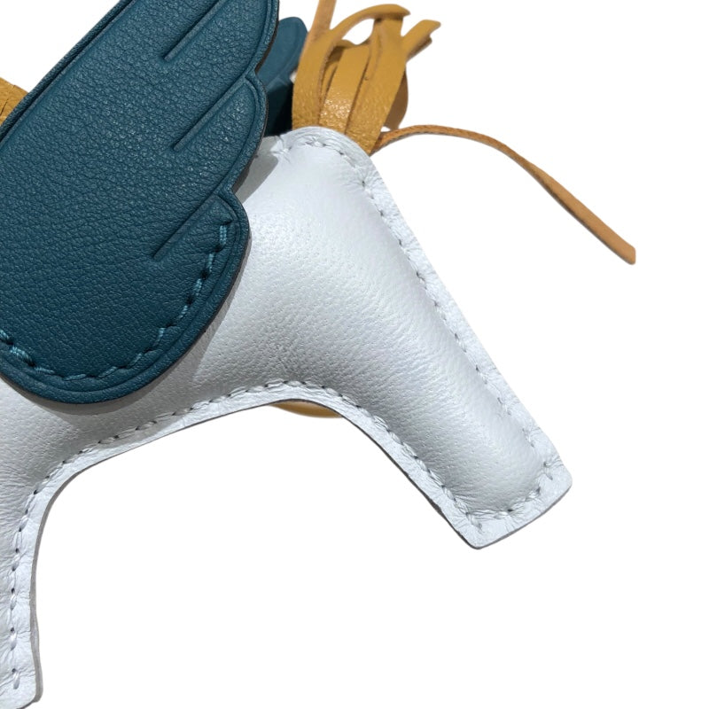 エルメス HERMES ロデオペガサスPM Z刻 ブループリュム/セサミ/ヴェール アニョーミロ ユニセックス キーホルダー