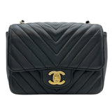 シャネル CHANEL チェーンショルダーバッグ Vステッチ 23番台 ブラック GD金具 ラム レディース ショルダーバッグ