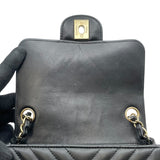 シャネル CHANEL チェーンショルダーバッグ Vステッチ 23番台 ブラック GD金具 ラム レディース ショルダーバッグ