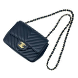 シャネル CHANEL チェーンショルダーバッグ Vステッチ 23番台 ブラック GD金具 ラム レディース ショルダーバッグ