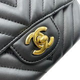 シャネル CHANEL チェーンショルダーバッグ Vステッチ 23番台 ブラック GD金具 ラム レディース ショルダーバッグ