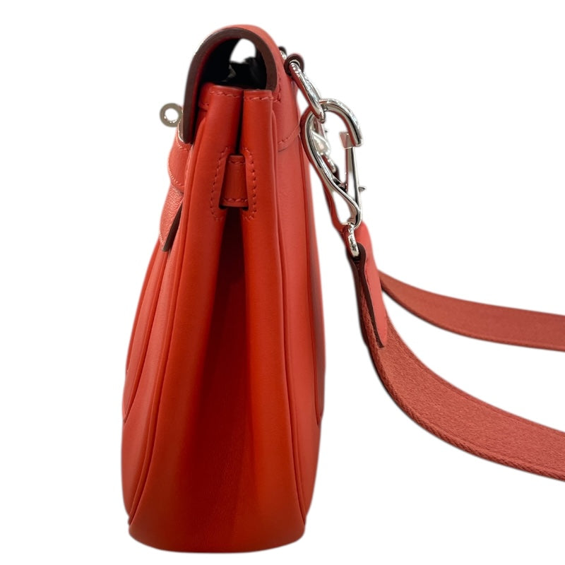 エルメス HERMES ベルリンヌ28 ▢R刻 ルージュピヴォワンヌ シルバー金具 スイフト レディース ショルダーバッグ エルメス HERMES ベルリンヌ28 ▢R刻 ルージュピヴォワンヌ シルバー