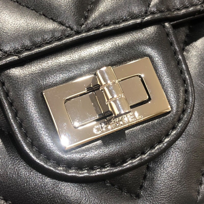 シャネル CHANEL 2.55ミニフラップバッグVステッチ AS0874 ブラック