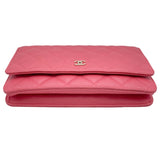シャネル CHANEL マトラッセ チェーンウォレット A33814 25番台 ピンク GD金具 キャビアスキン レディース ウォレットチェーン