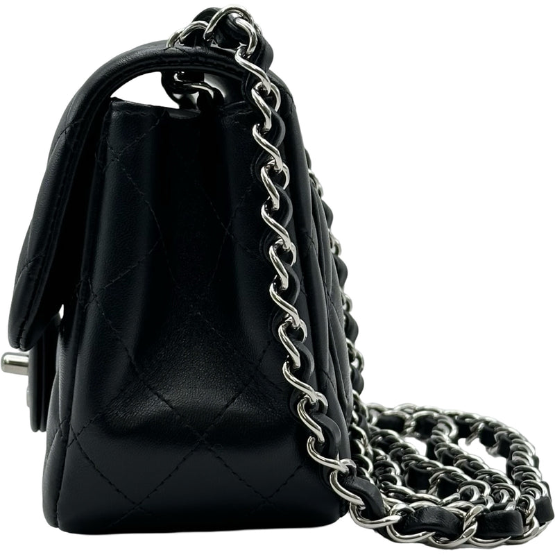 CHANEL 大人気入手困難ショルダーバッグ ブラック　マトラッセ可愛いです シャネル CHANEL ミニマトラッセ 18 A35200 ブラック ラムスキン