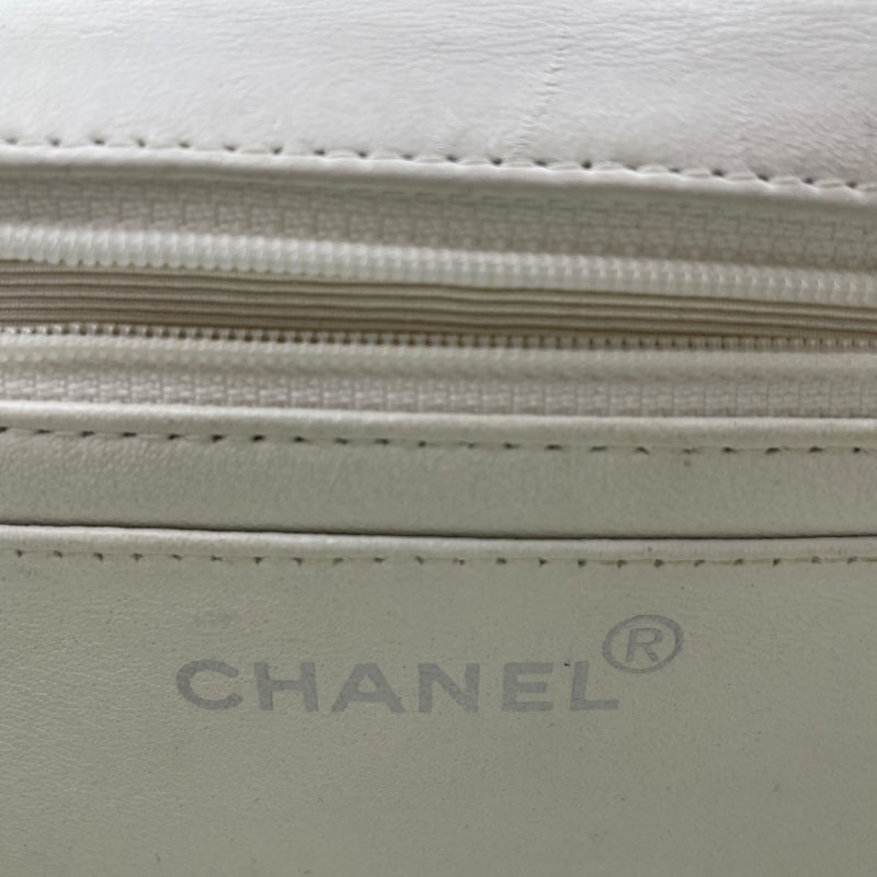 シャネル CHANEL ミニマトラッセ18 A01115 5番台 ホワイト SV金具 ラムスキン レディース ショルダーバッグ シャネル CHANEL ミニマトラッセ18 A01115 5番台 ホワイト SV金具