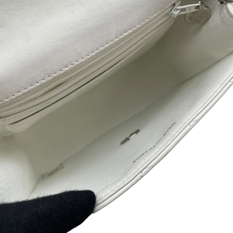 シャネル CHANEL ミニマトラッセ18 A01115 5番台 ホワイト SV金具