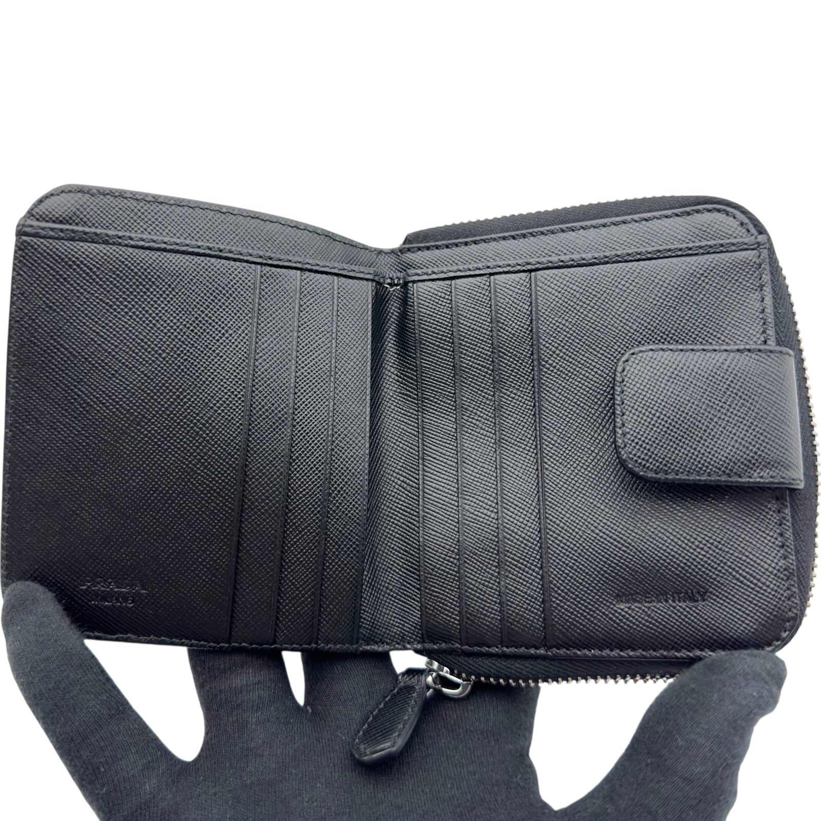 プラダ PRADA トライアングルロゴ コンパクトウォレット 1M0522 ブラック シルバー金具 ナイロン レディース 二つ折り財布 プラダ PRADA トライアングルロゴ コンパクトウォレット 1M0522