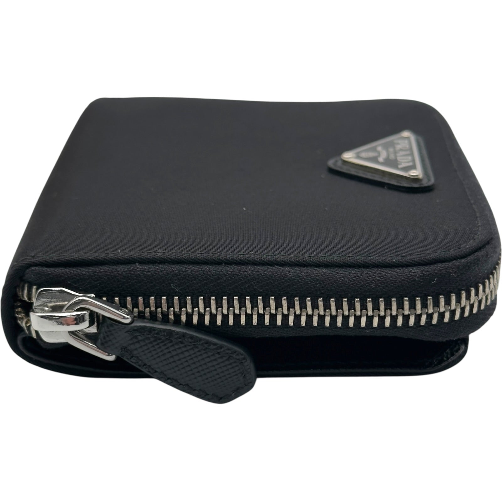 プラダ PRADA トライアングルロゴ コンパクトウォレット 1M0522 ブラック シルバー金具 ナイロン レディース 二つ折り財布 プラダ PRADA トライアングルロゴ コンパクトウォレット 1M0522