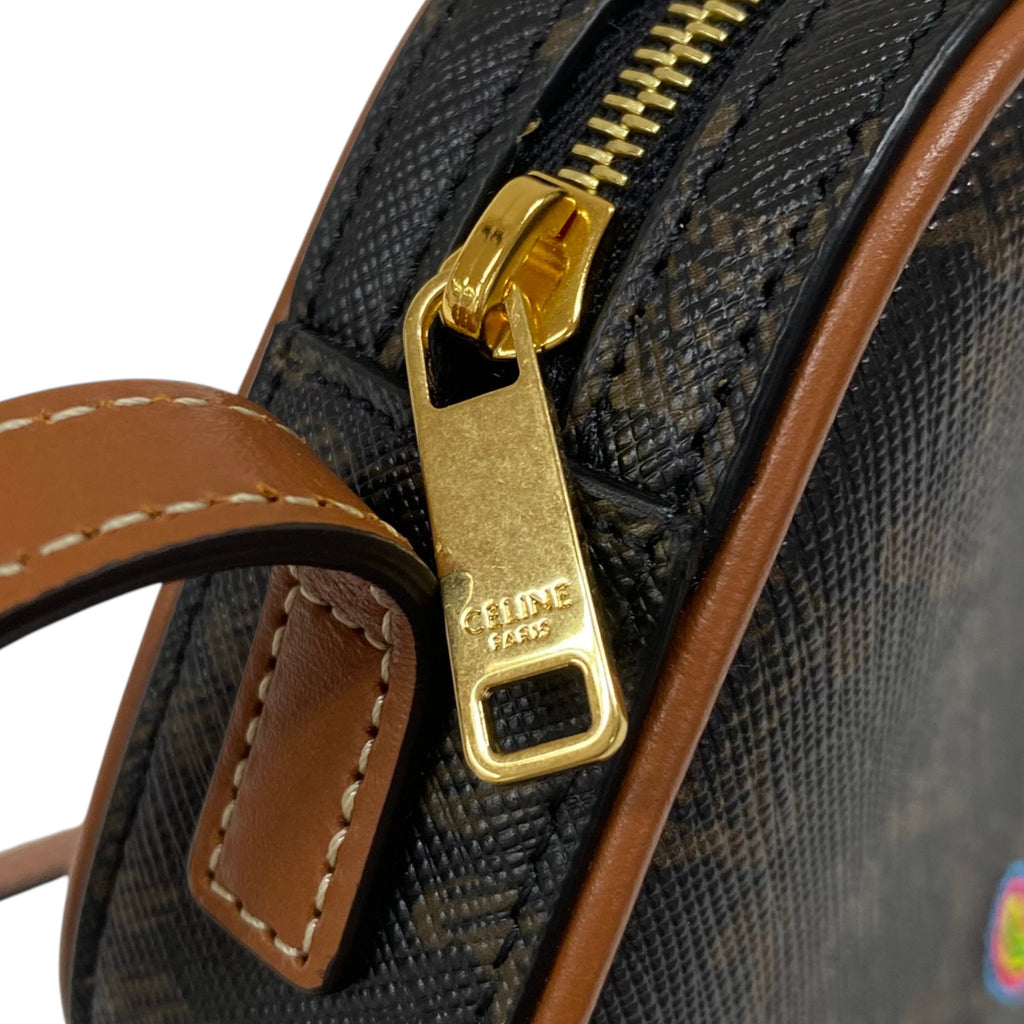 セリーヌ　CELINE トリオンフ　カメラバッグ　レア セリーヌ CELINE トリオンフ ミニカメラバッグ 10J582 タン トリオンフ
