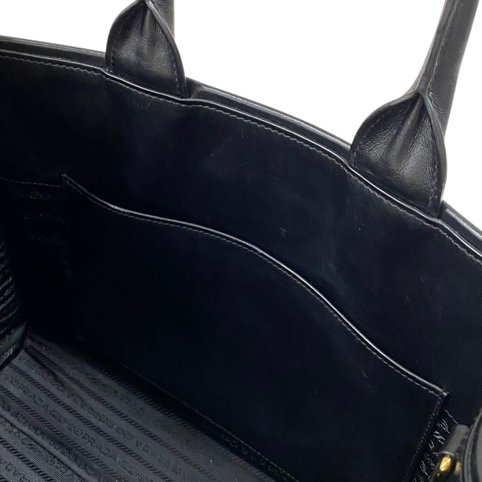 プラダ PRADA エンボスロゴ トートバッグ 1BA376 ブラック レザー