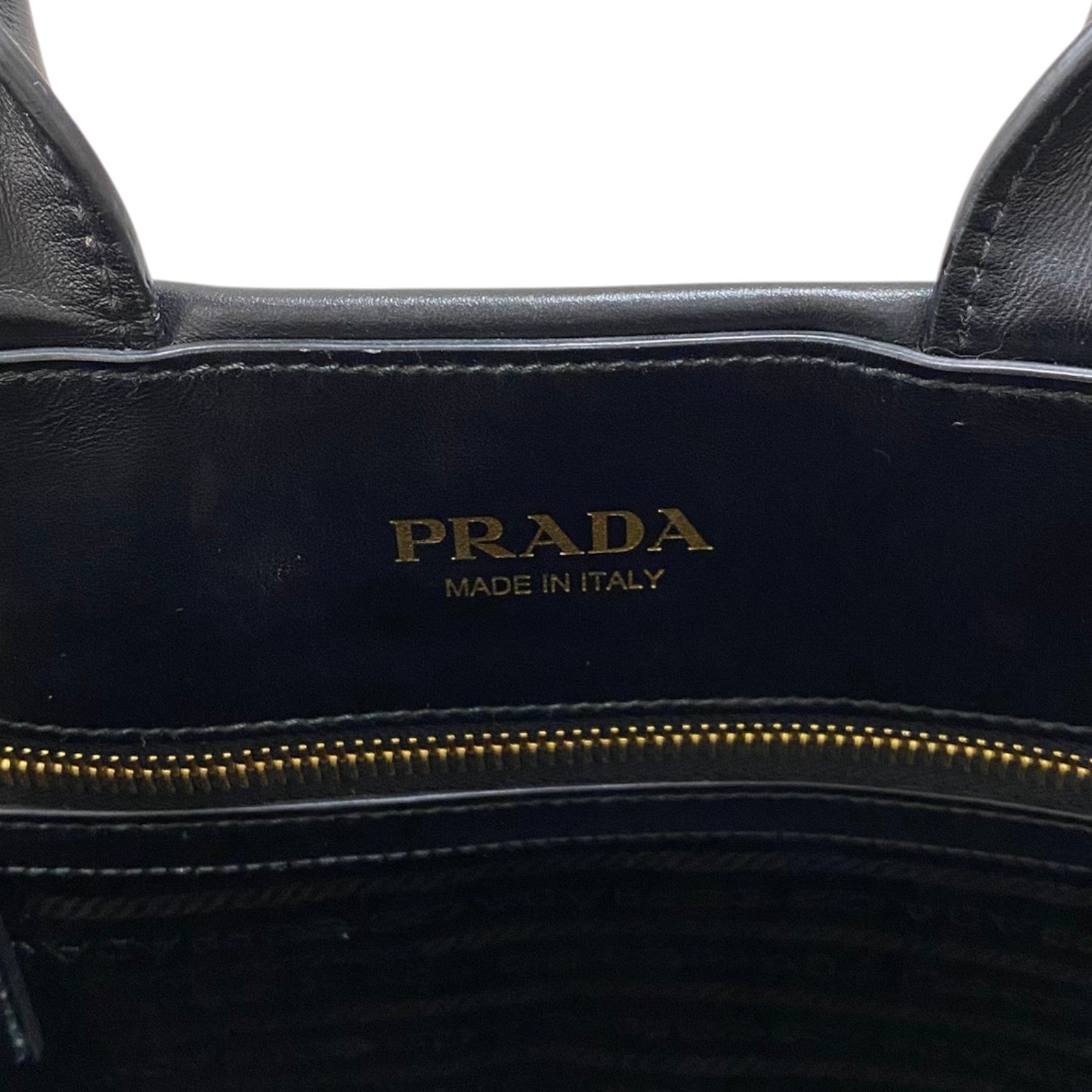 プラダ PRADA エンボスロゴ トートバッグ 1BA376 ブラック レザー