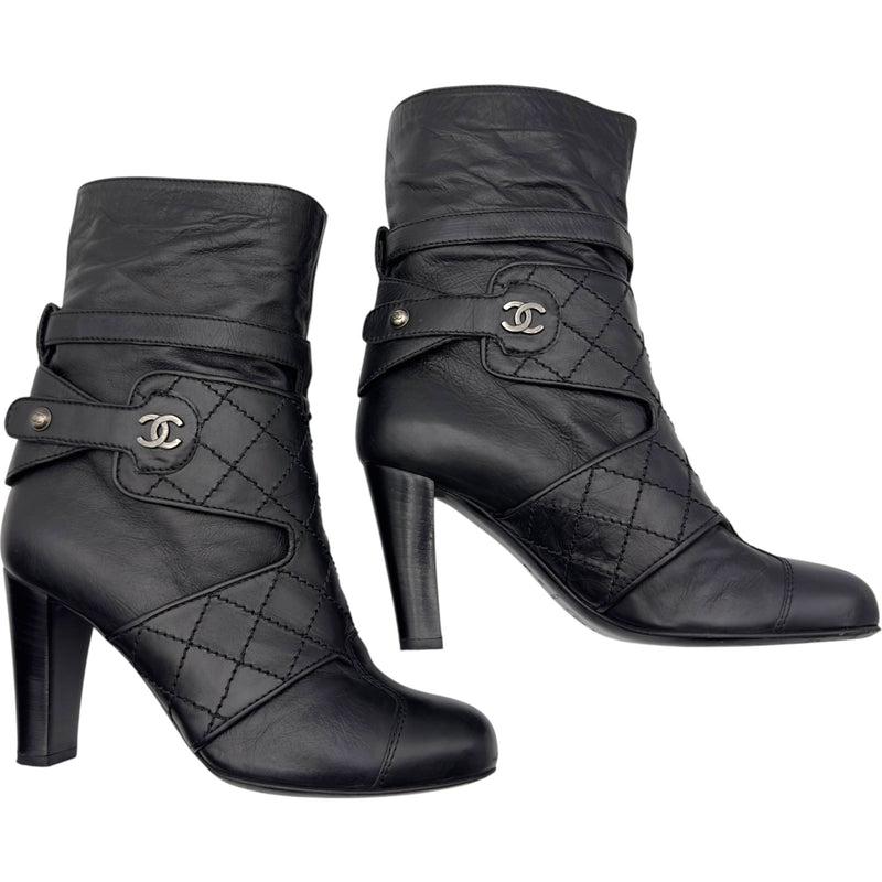 シャネル CHANEL ココマークキルティングショートブーツ ブラック