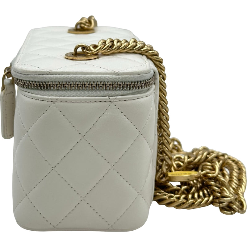 シャネル CHANEL マトラッセチェーバニティバッグ ホワイト ゴールド金具 ラムスキン レディース ショルダーバッグ シャネル CHANEL マトラッセチェーバニティバッグ ホワイト ゴールド