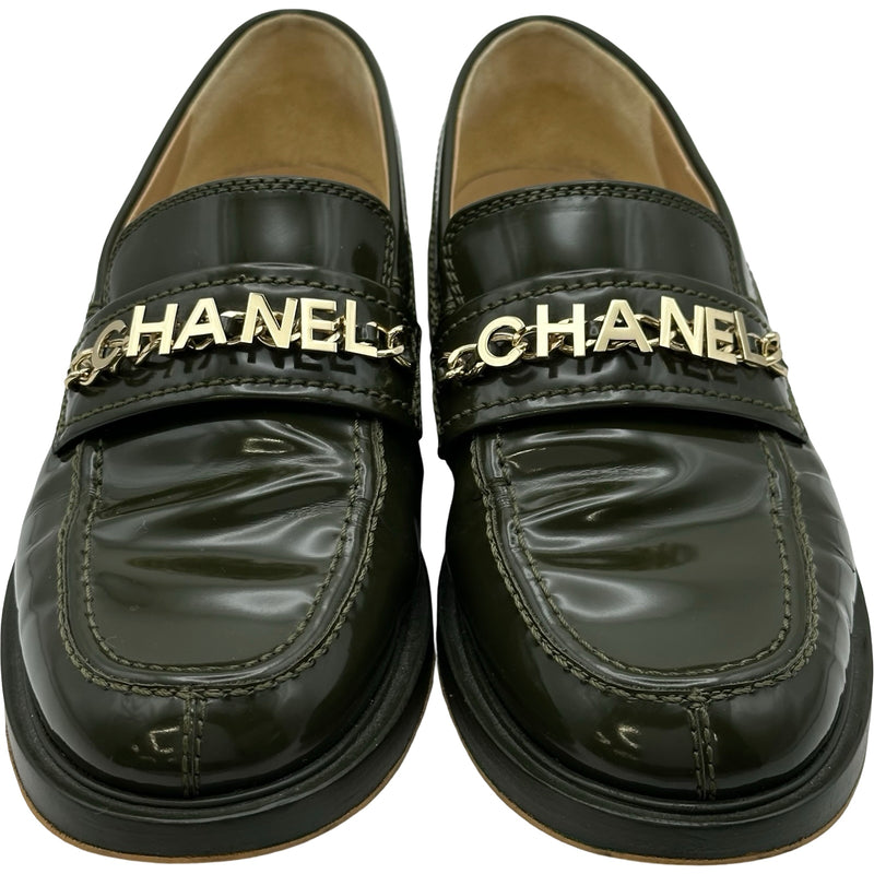 シャネル CHANEL ロゴプレートパテントローファー G37430 カーキ