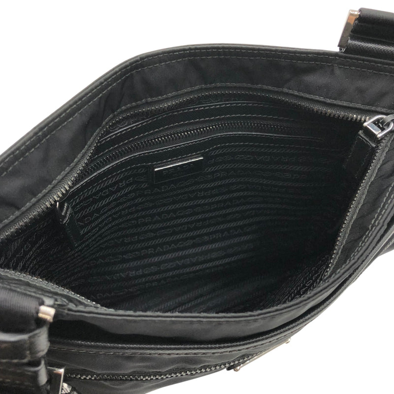 プラダ PRADA ナイロンショルダーバッグ ブラック シルバー金具