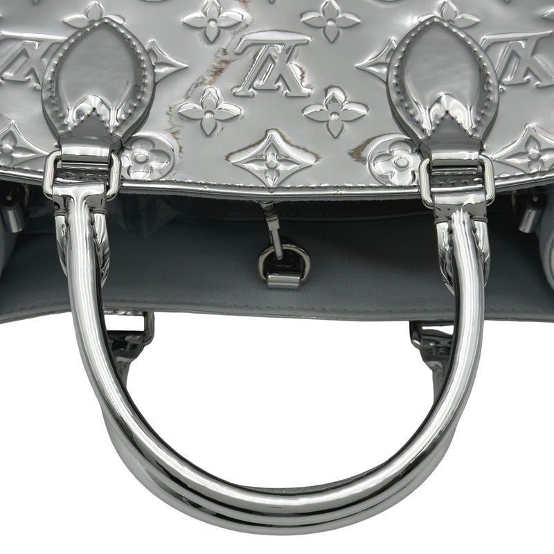 ルイ・ヴィトン LOUIS VUITTON オンザゴーPM M26373 シルバー