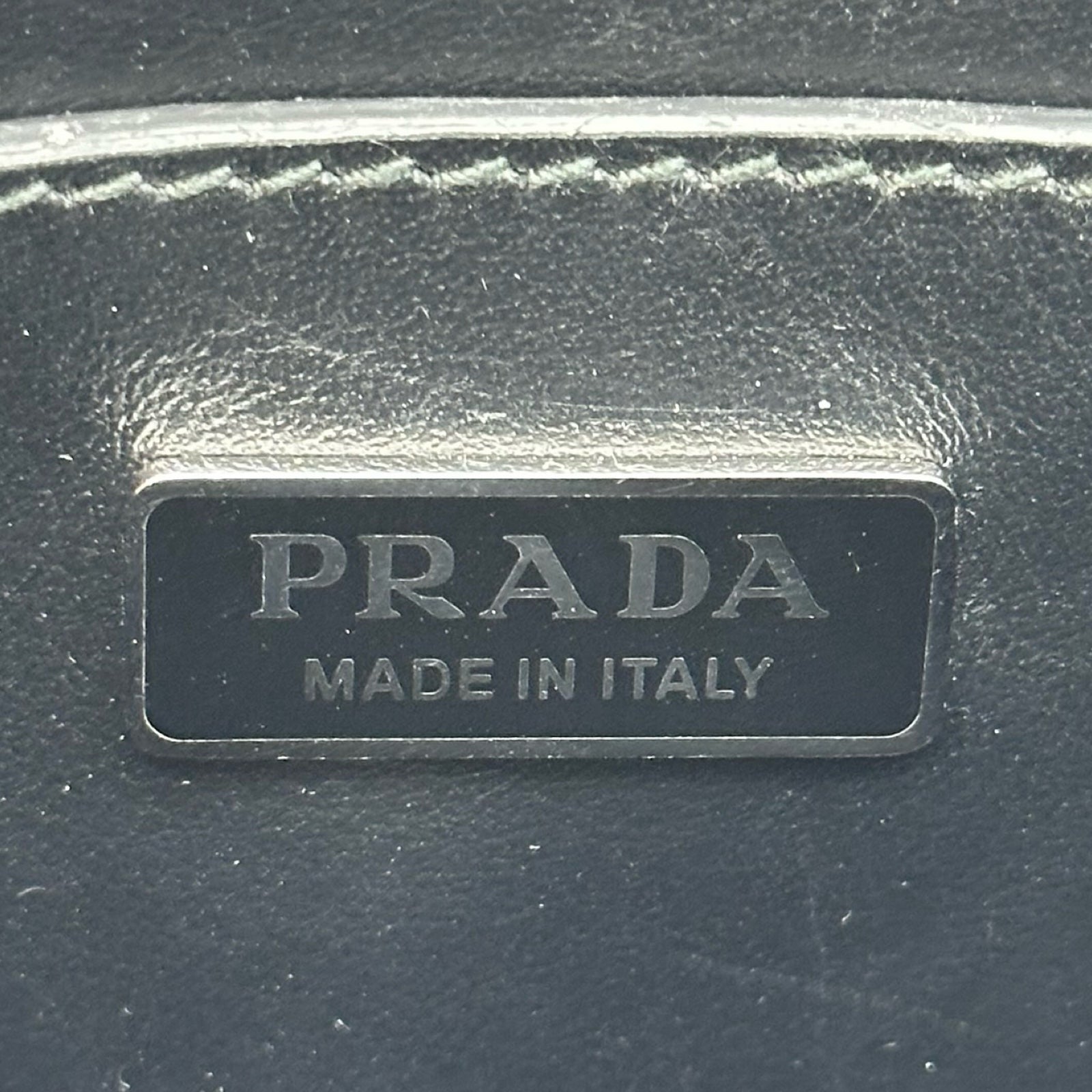 プラダ PRADA トライアングルロゴミニショルダーバッグ 2VD061