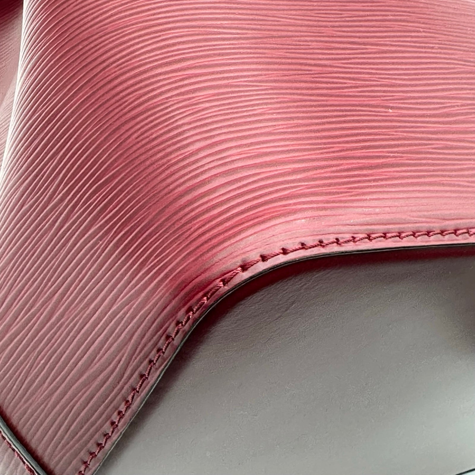 ルイ・ヴィトン LOUIS VUITTON ネオノエ M55303 チェリーベリー エピ レディース ショルダーバッグ 楽天市場】LOUIS VUITTON□ ネオノエ M55303 エピ レザー チェリー