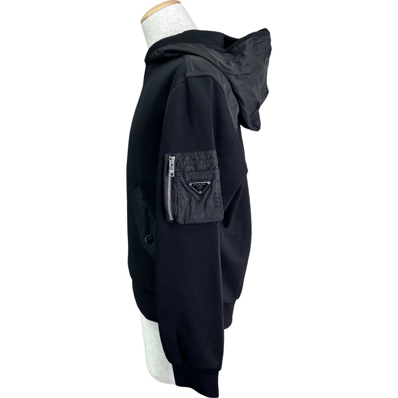プラダ PRADA Re Nylon トライアングルロゴ フーディー UJL04C