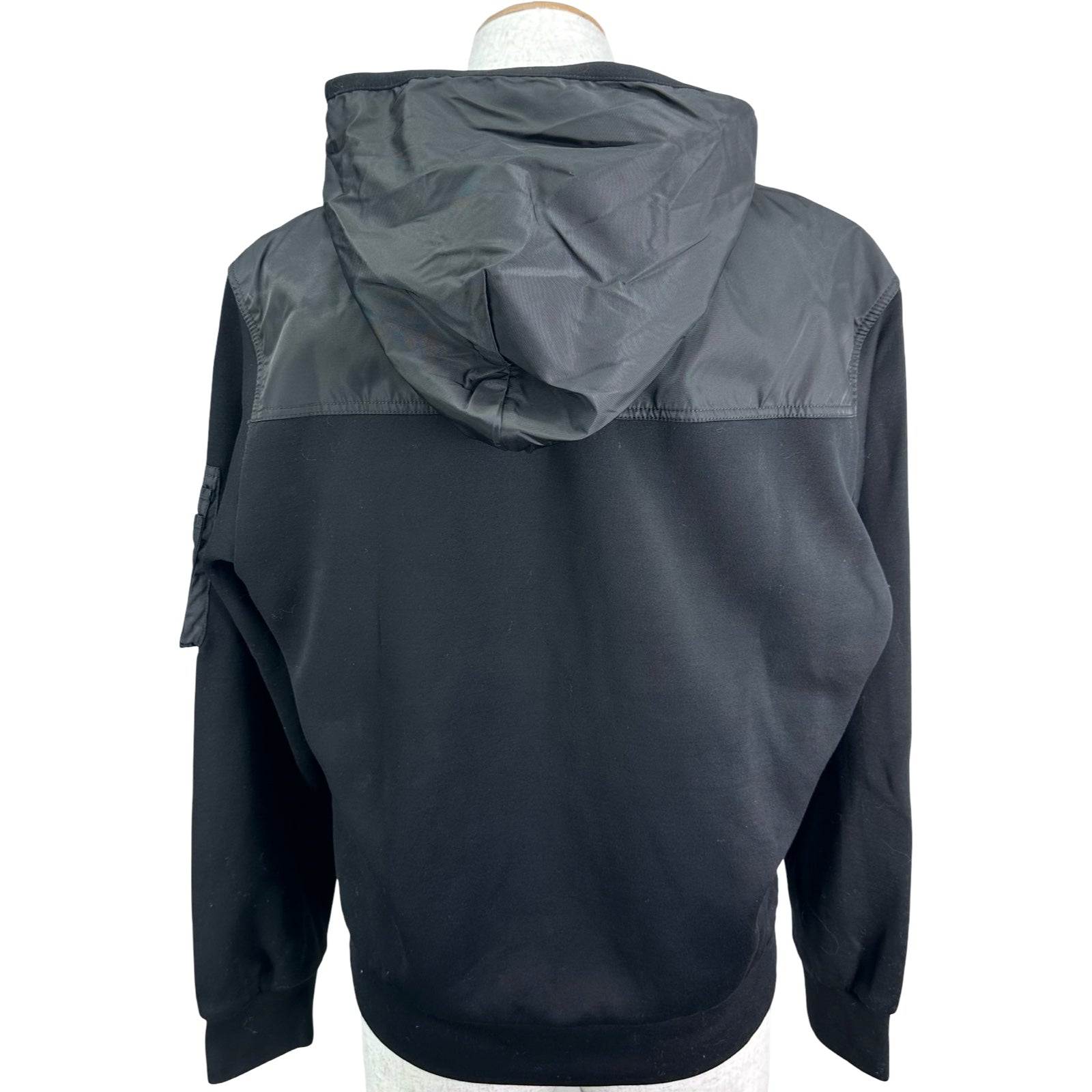 プラダ PRADA Re Nylon トライアングルロゴ フーディー UJL04C